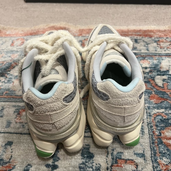 New balance 9060 BricksxWood size 7.5 men =size 9 wmns - Picture 1 of 4